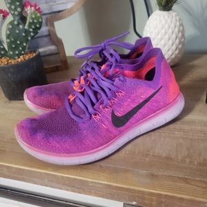Nike free run Flyknits tennis shoes